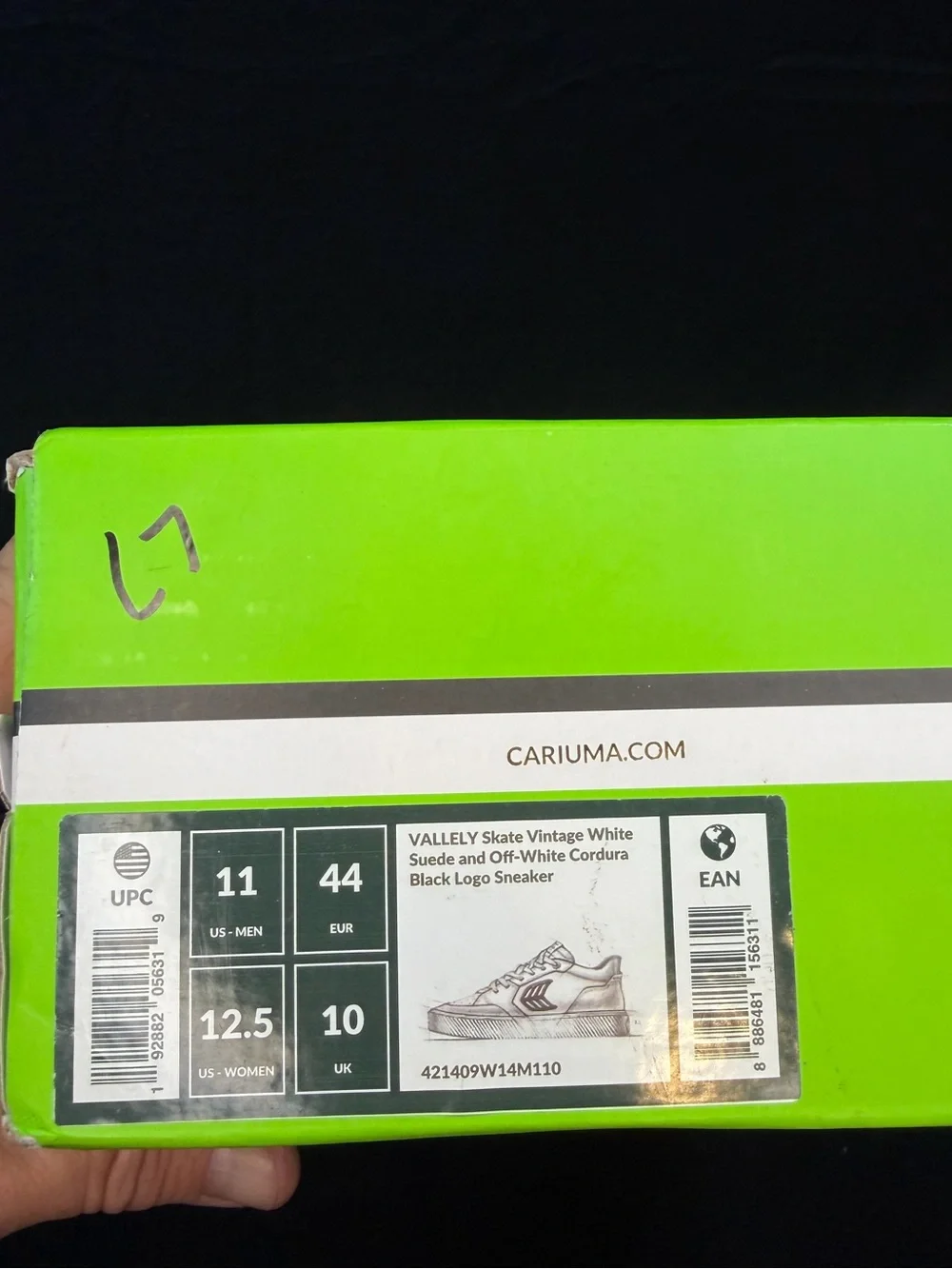 Cariuma Men's Vallelly Sneakers in White with Cream Accents size 11 men’s